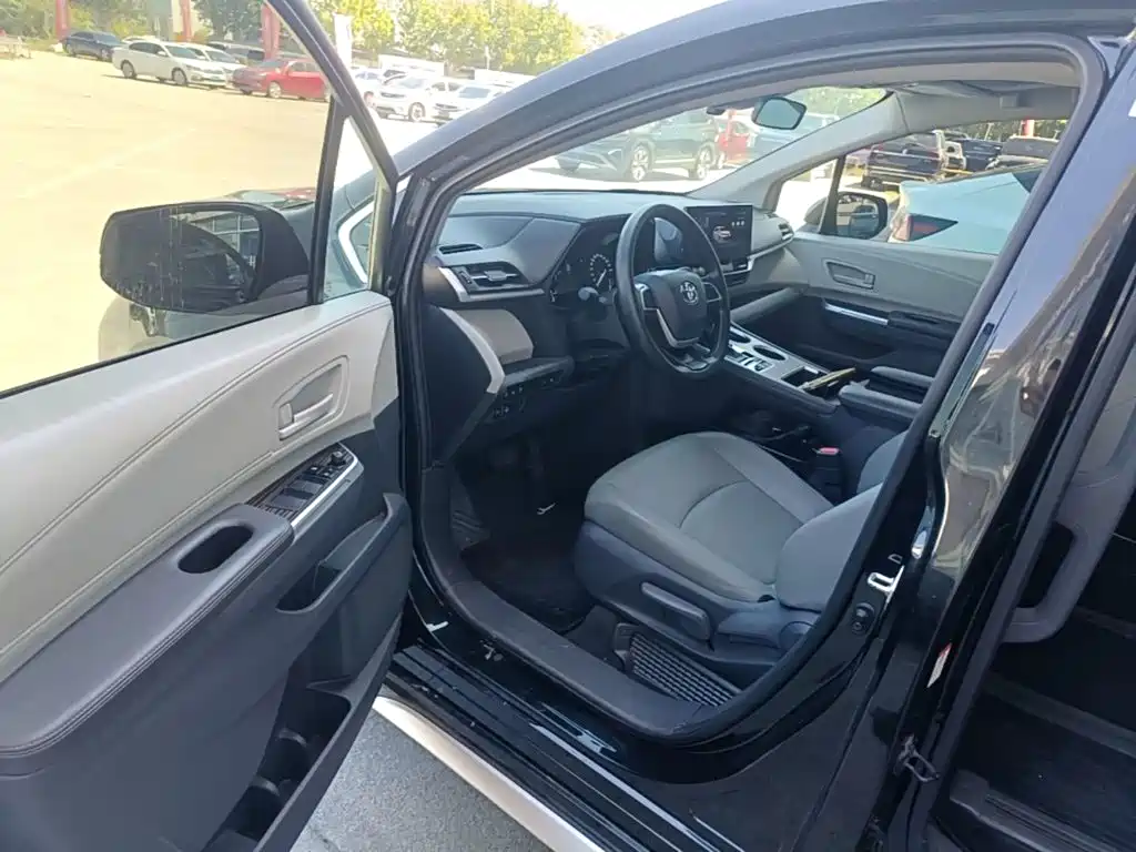 Toyota Granvia 2025 2024 2.5L Hybrid Comfort