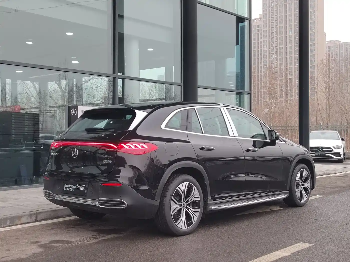 MERCEDES-BENZ EQE SUV