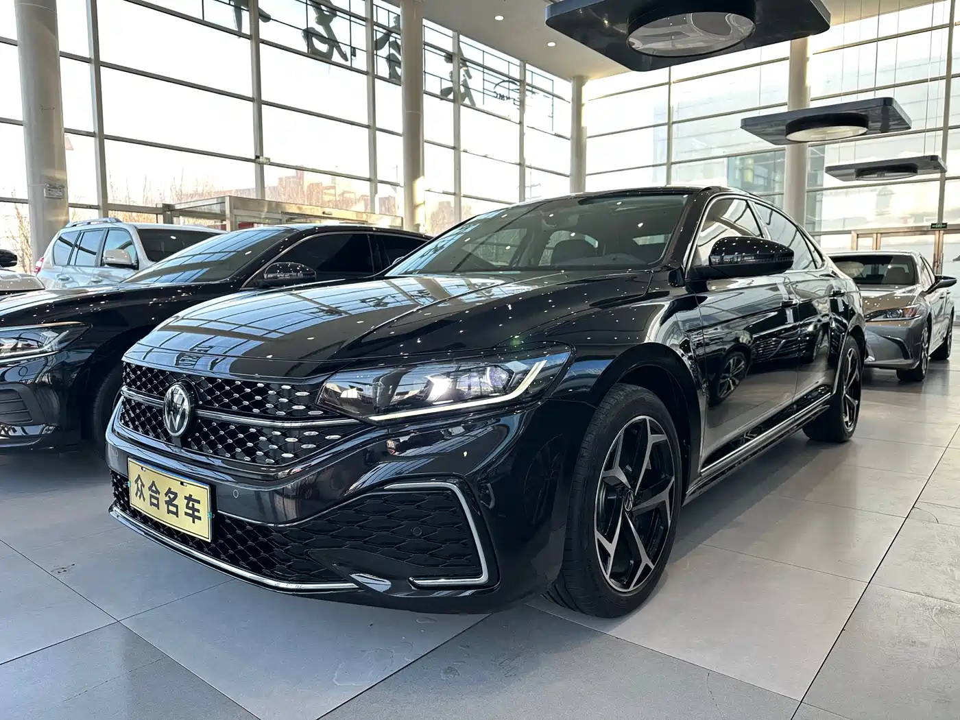 Volkswagen Passat 2025 Outstanding 380TSI Starlight Dragon Soaring Edition