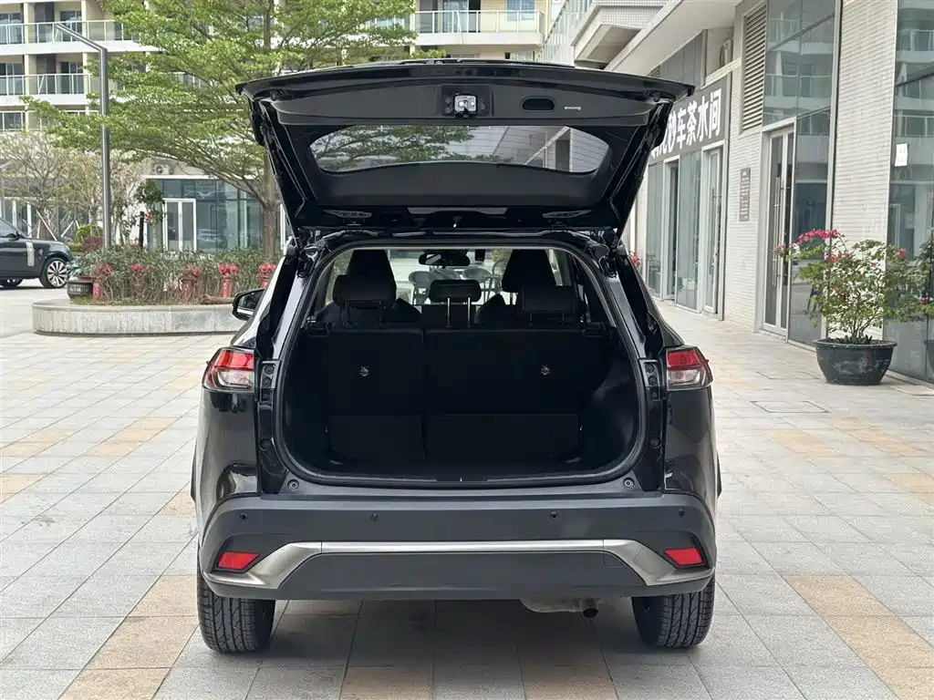 Toyota Frontlander 2023 2.0L CVT Luxury Edition фото 22