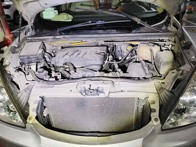 Buick GL8 2014 2.4L Executive Edition — фото 3
