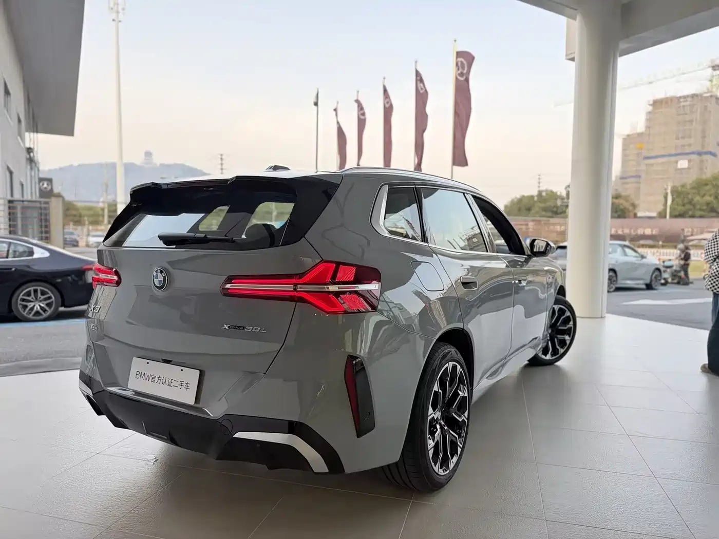 BMW X3 2025 xDrive30L Premium Model M Sport Black Package фото 5