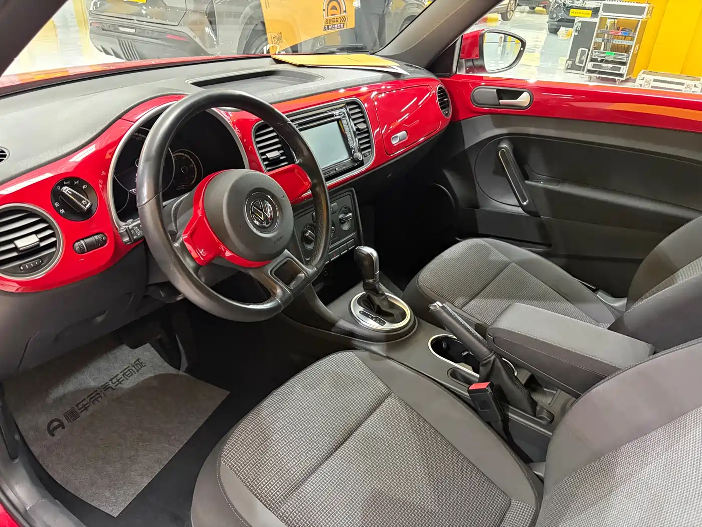 Volkswagen Beetle 2014 1.4TSI Fashion Edition фото 6