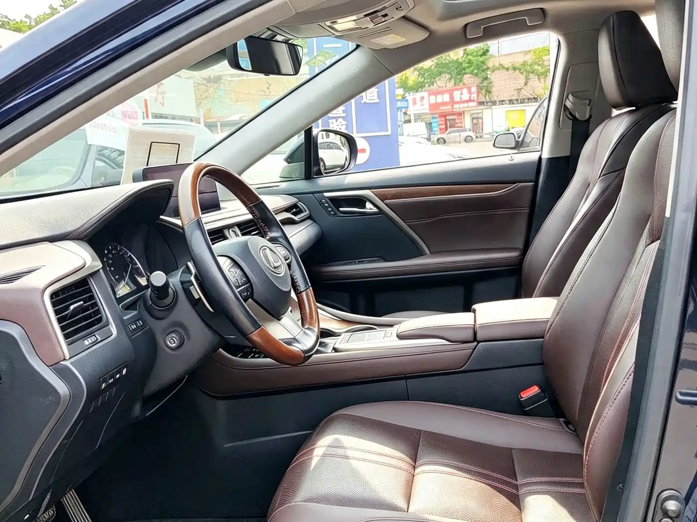 Фото 7 - Lexus RX