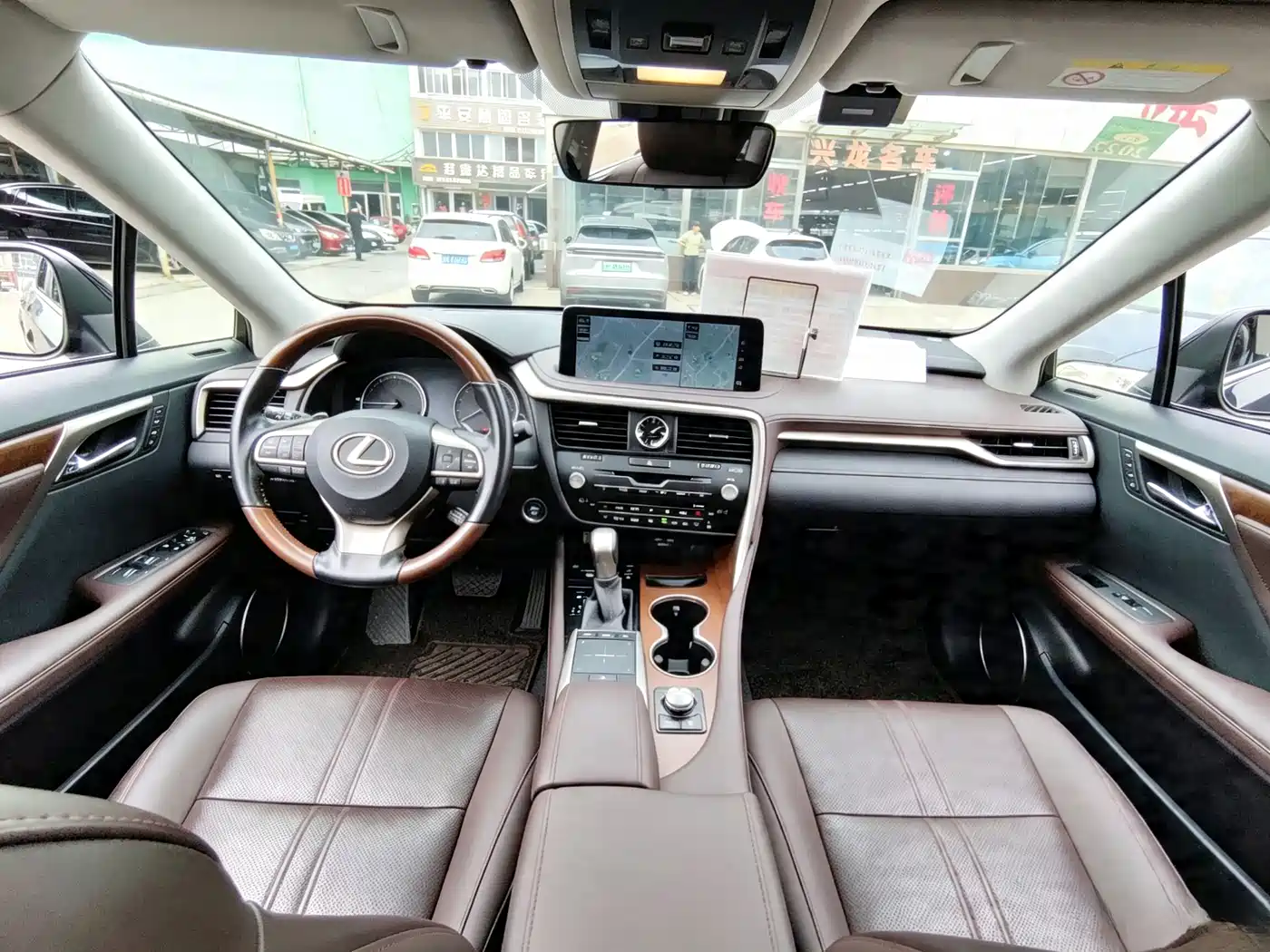 Фото 8 - Lexus RX