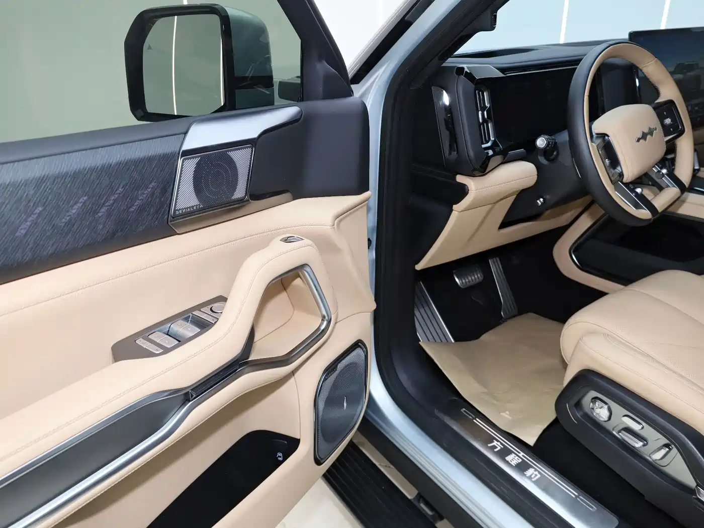 Fang Cheng Bao Leopard 8 2025 2025 Zhiyong Flagship 6-Seater