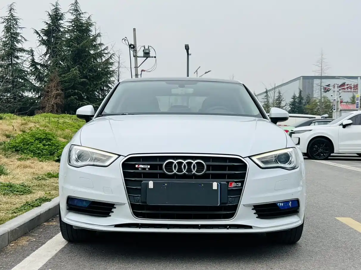Audi A3 2016 Limousine 35 TFSI Leadership фото 2