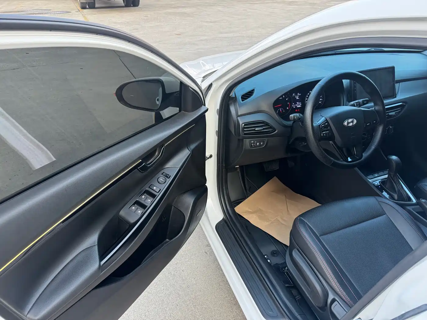 Hyundai Elantra 2020 1.6L Auto GL Pleasing Edition фото 4