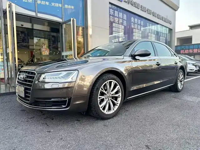 AUDI A8