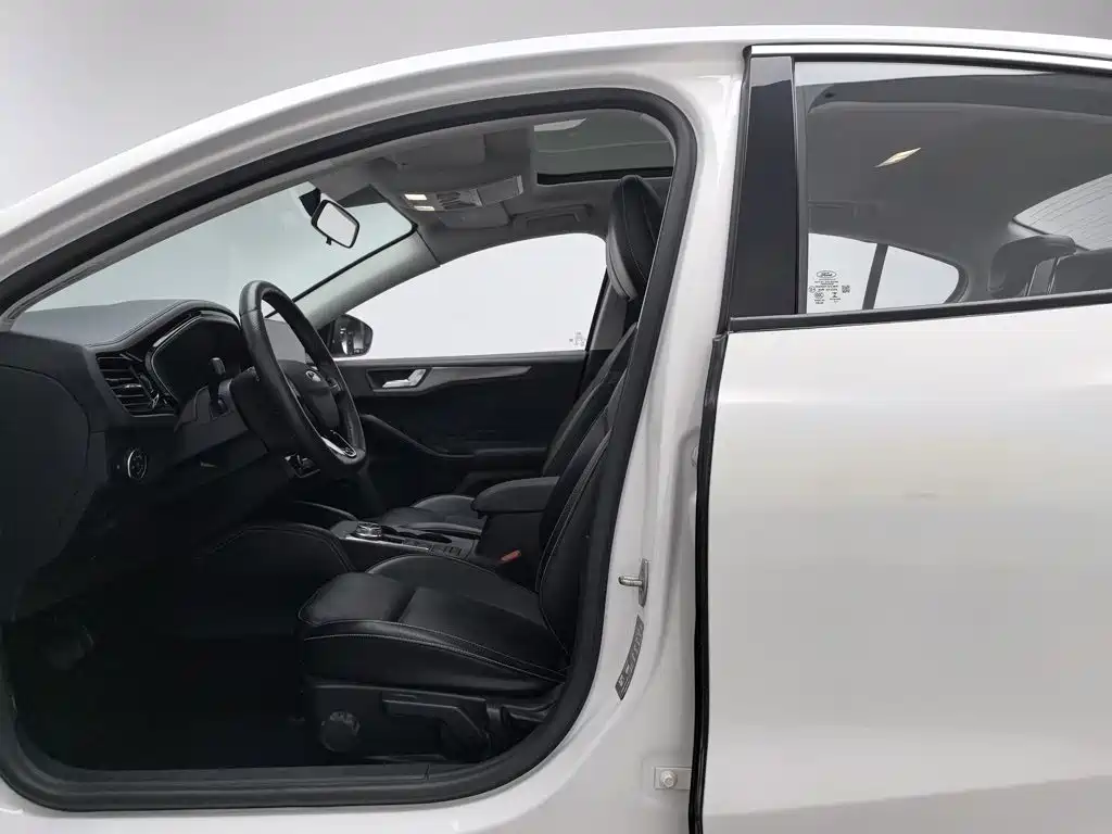 Ford Focus 2022 2021 Sedan EcoBoost 180 Auto Trend