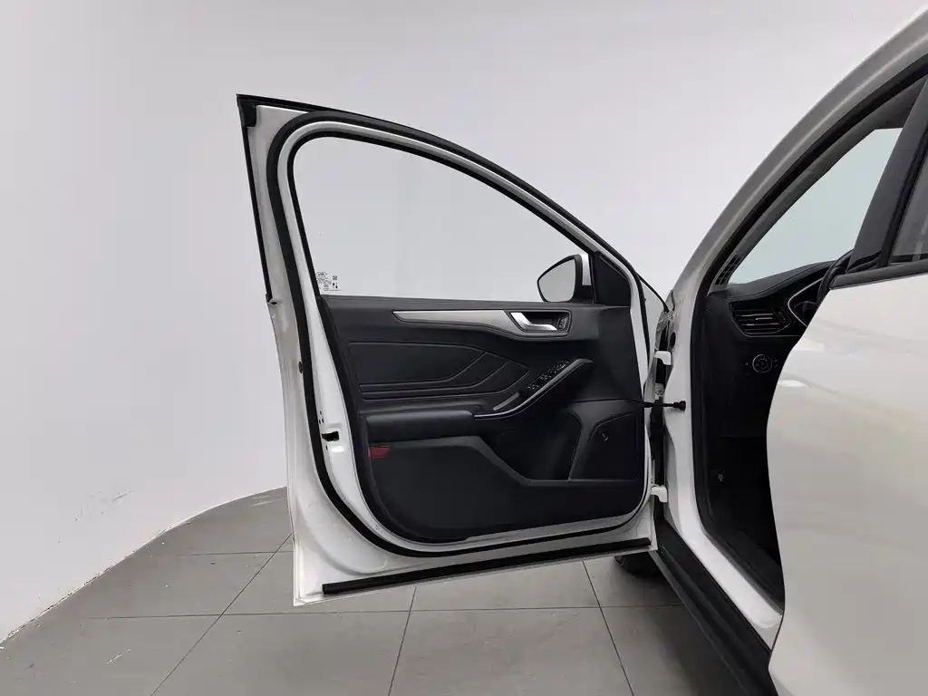 Ford Focus 2022 2021 Sedan EcoBoost 180 Auto Trend
