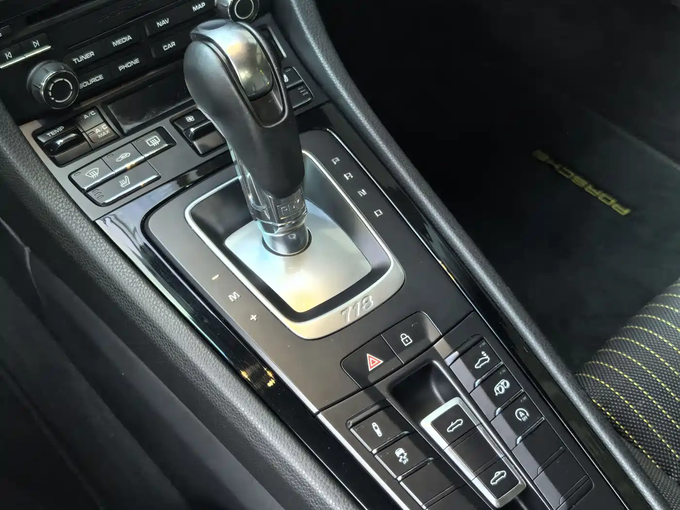 Porsche 718 2019 Boxster T 2.0T фото 11