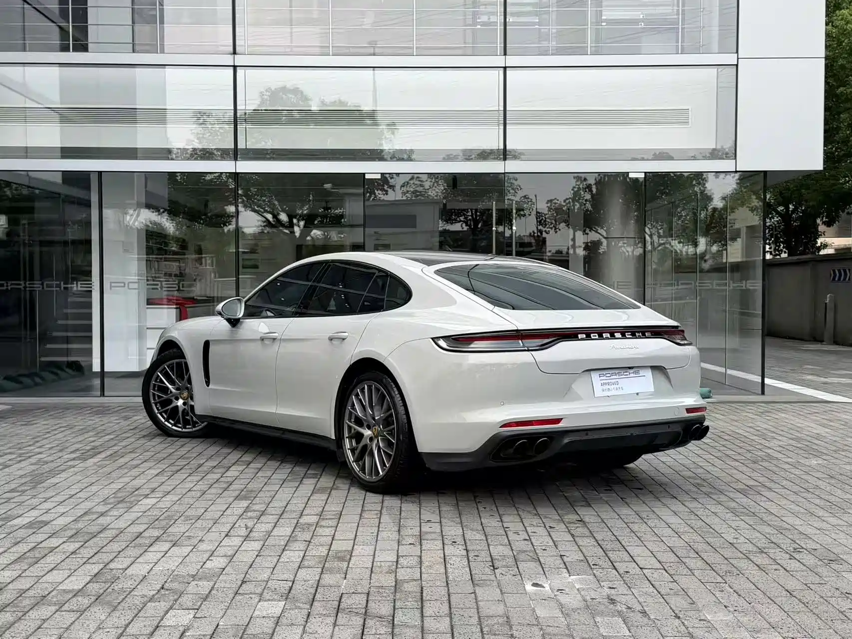 Фото 3 - Porsche Panamera
