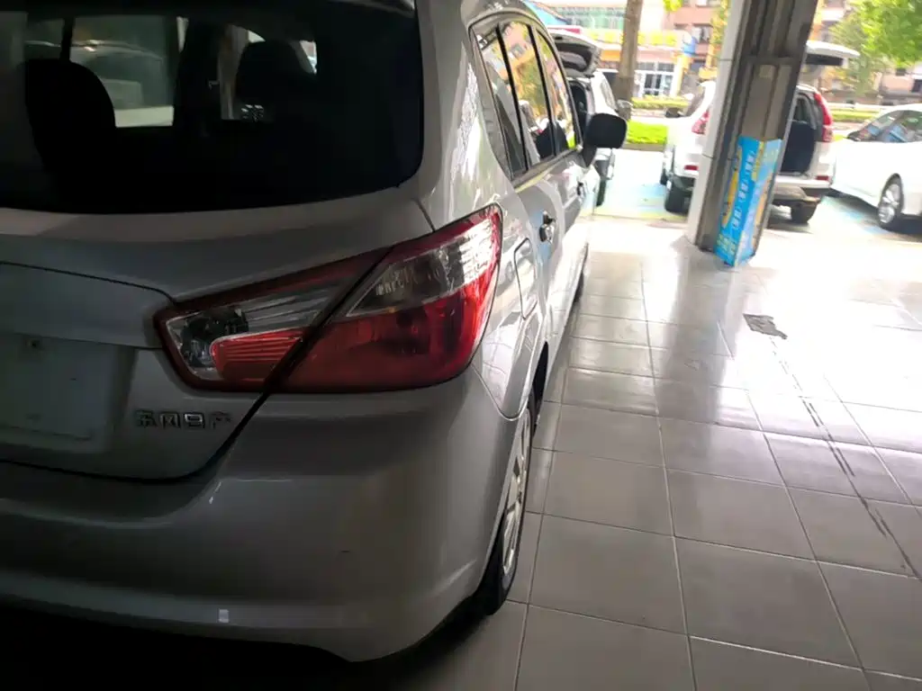 Venucia R50 2014 2014 1.6L Automatic Exciting Edition