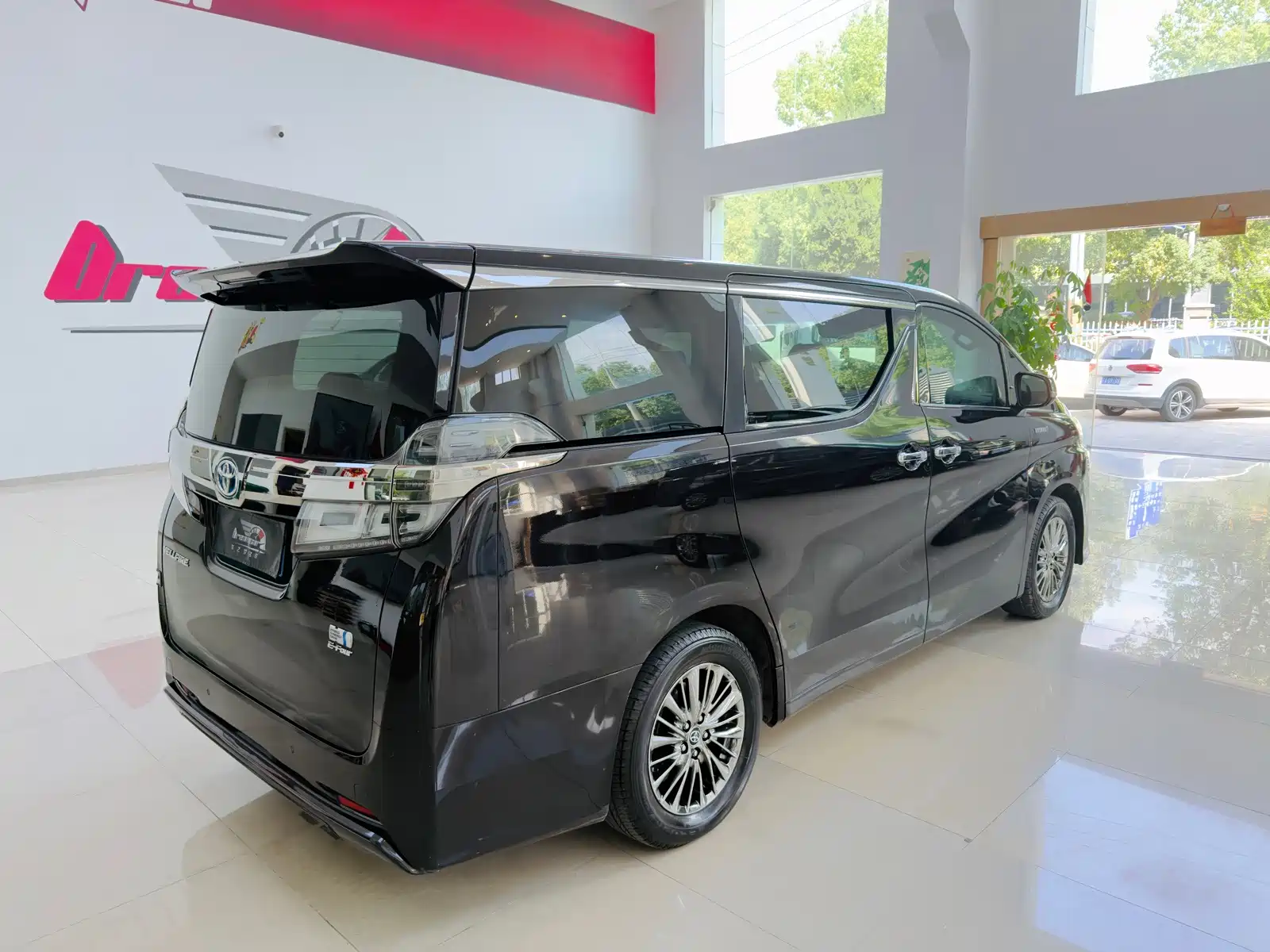 Фото 6 - Toyota Vellfire