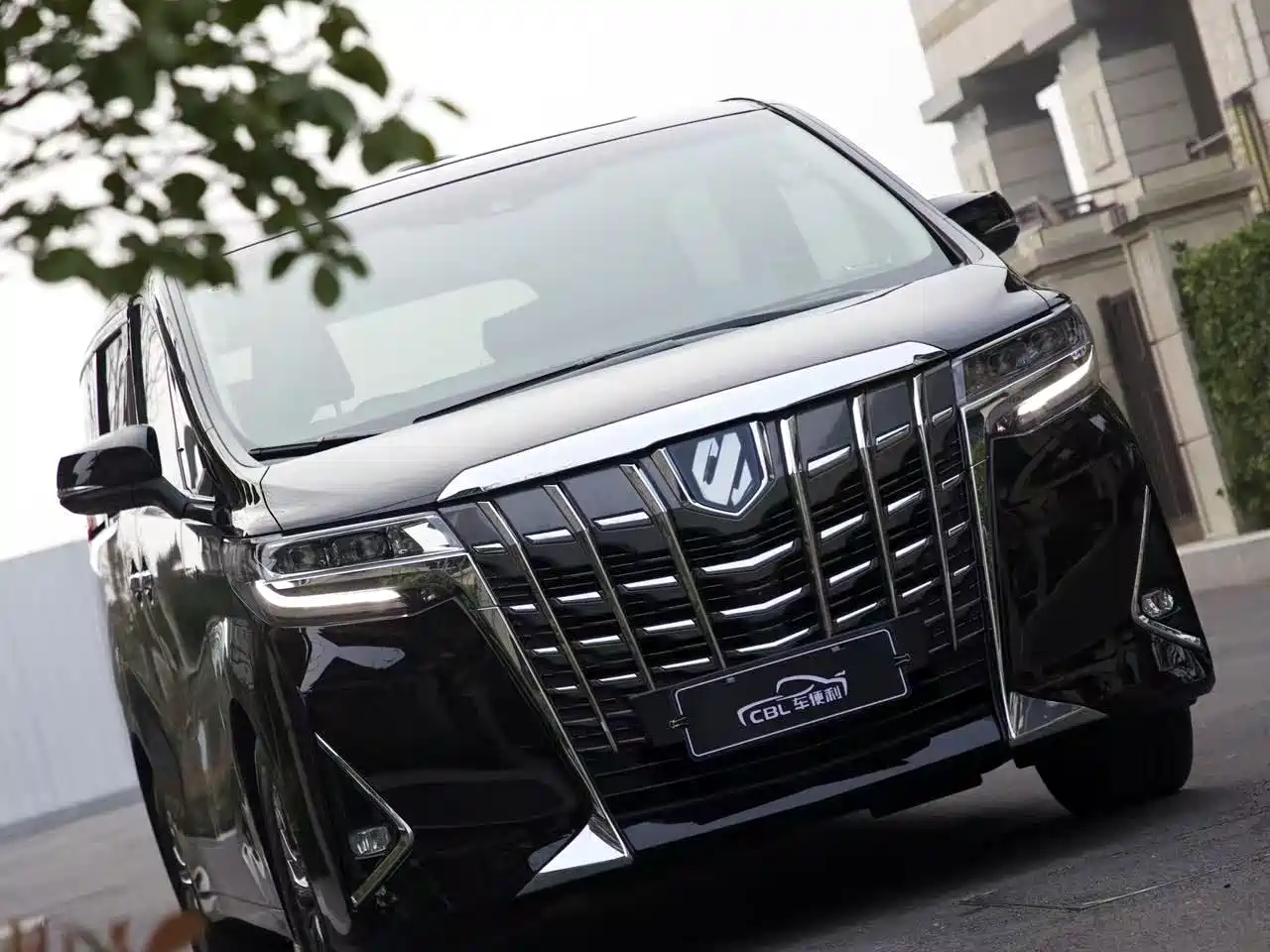 Toyota Alphard 2021 Hybrid 2.5L Ultimate фото 3