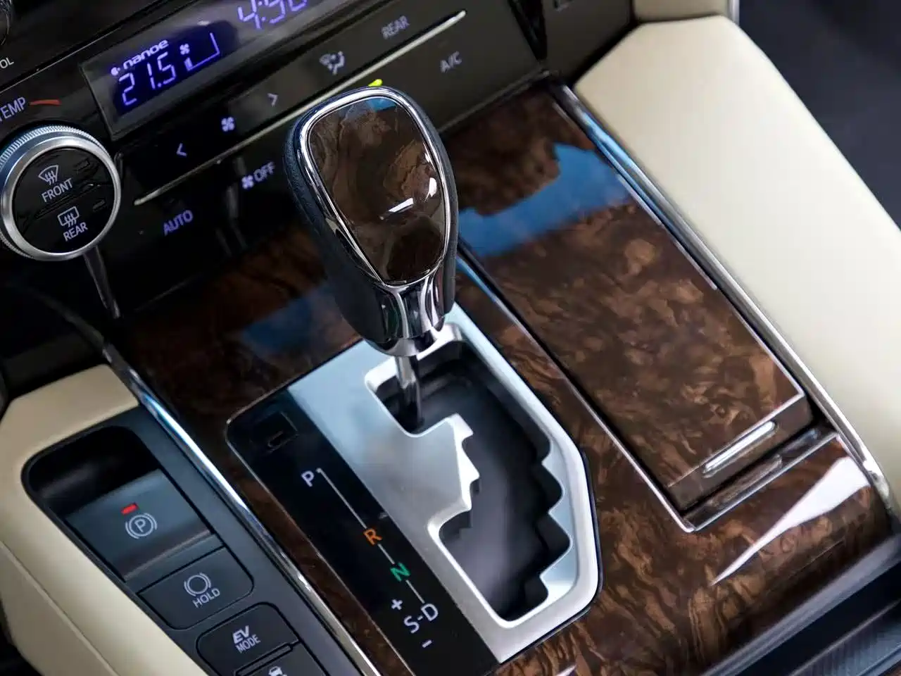 Toyota Alphard 2021 Hybrid 2.5L Ultimate фото 11