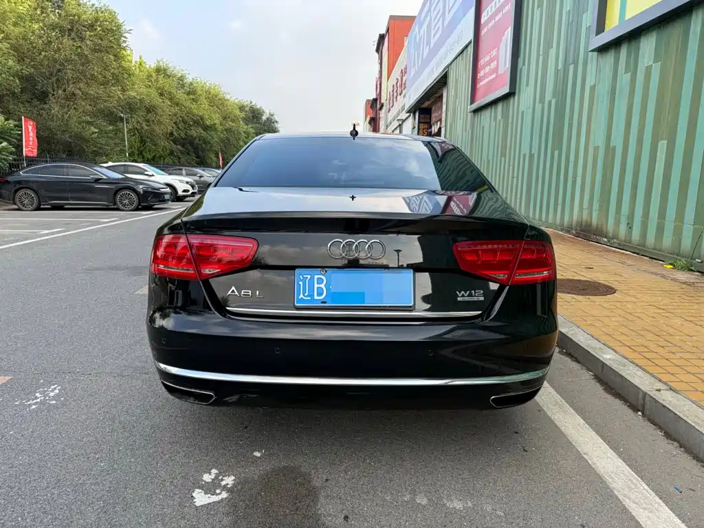 Фото 15 - Audi A8