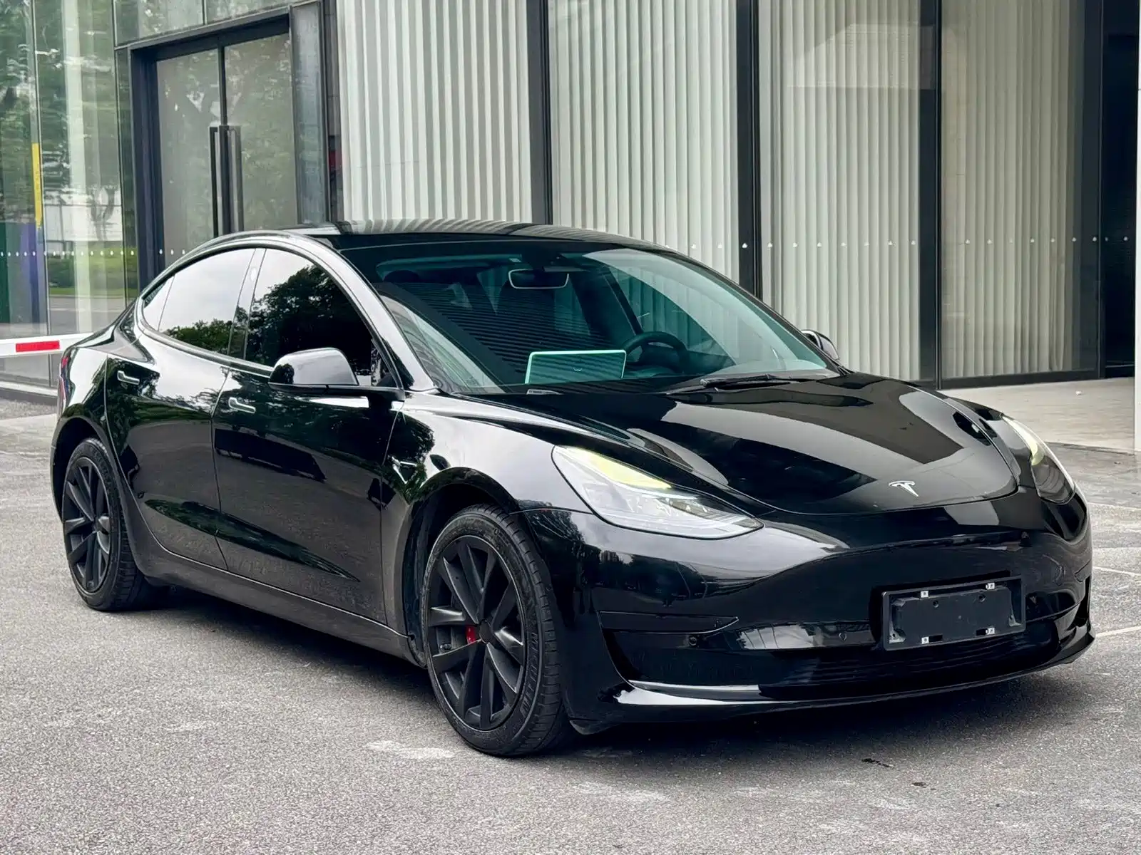 Фото 3 - Tesla Model 3