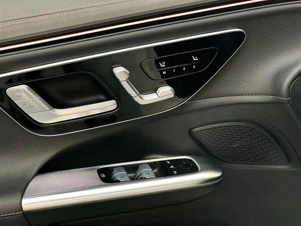 MERCEDES-BENZ EQE SUV