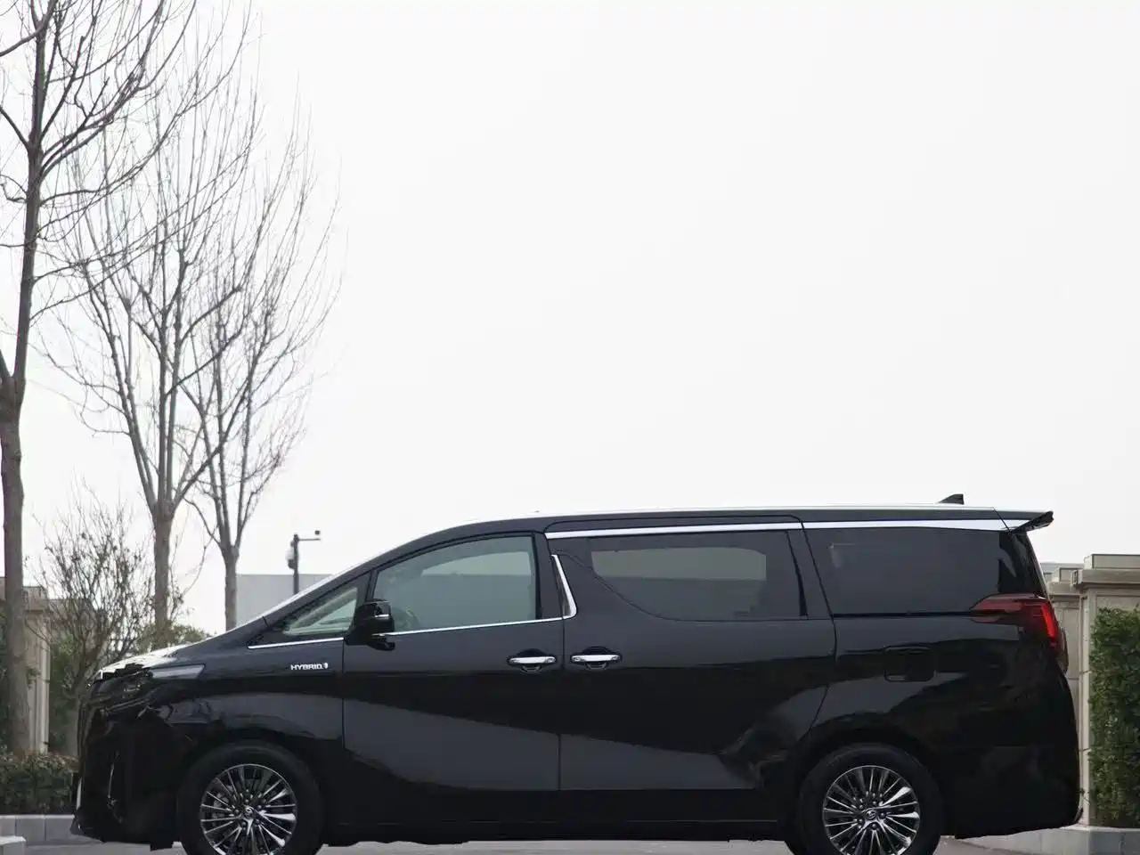 Toyota Alphard 2021 Hybrid 2.5L Ultimate фото 2