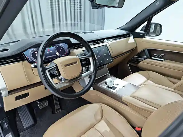 Land Rover Range Rover 2024 3.0 L6 400PS Golden Age Extended 7-Seater — фото 4