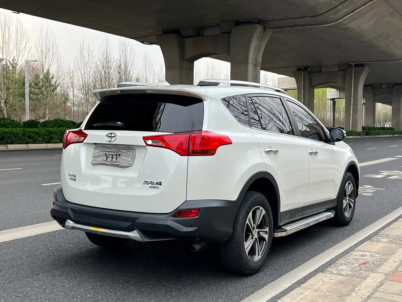 Toyota RAV4 Rongfang 2015 2.0L CVT 4WD Pioneer Edition фото 6