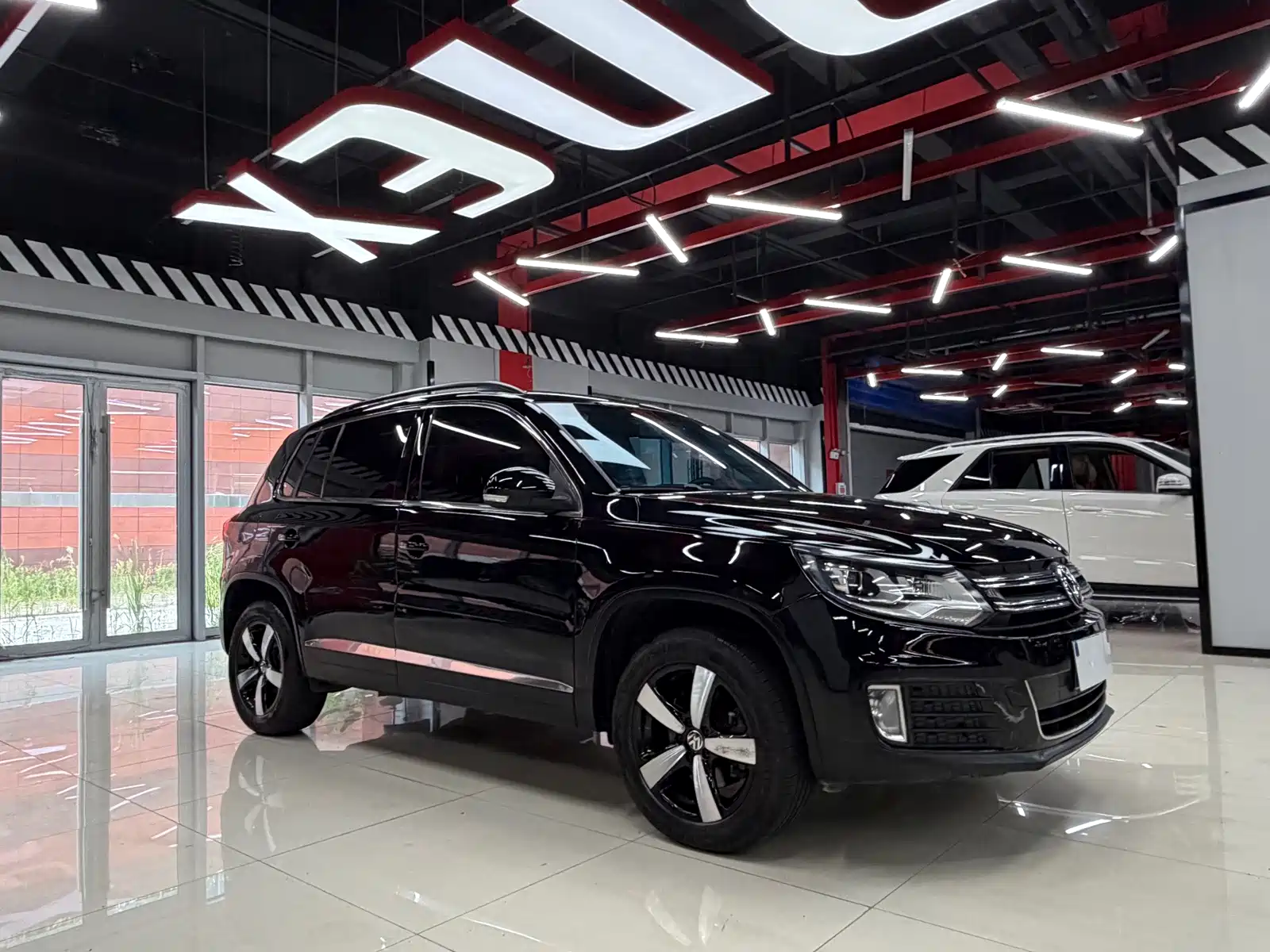 Фото 3 - Volkswagen Tiguan
