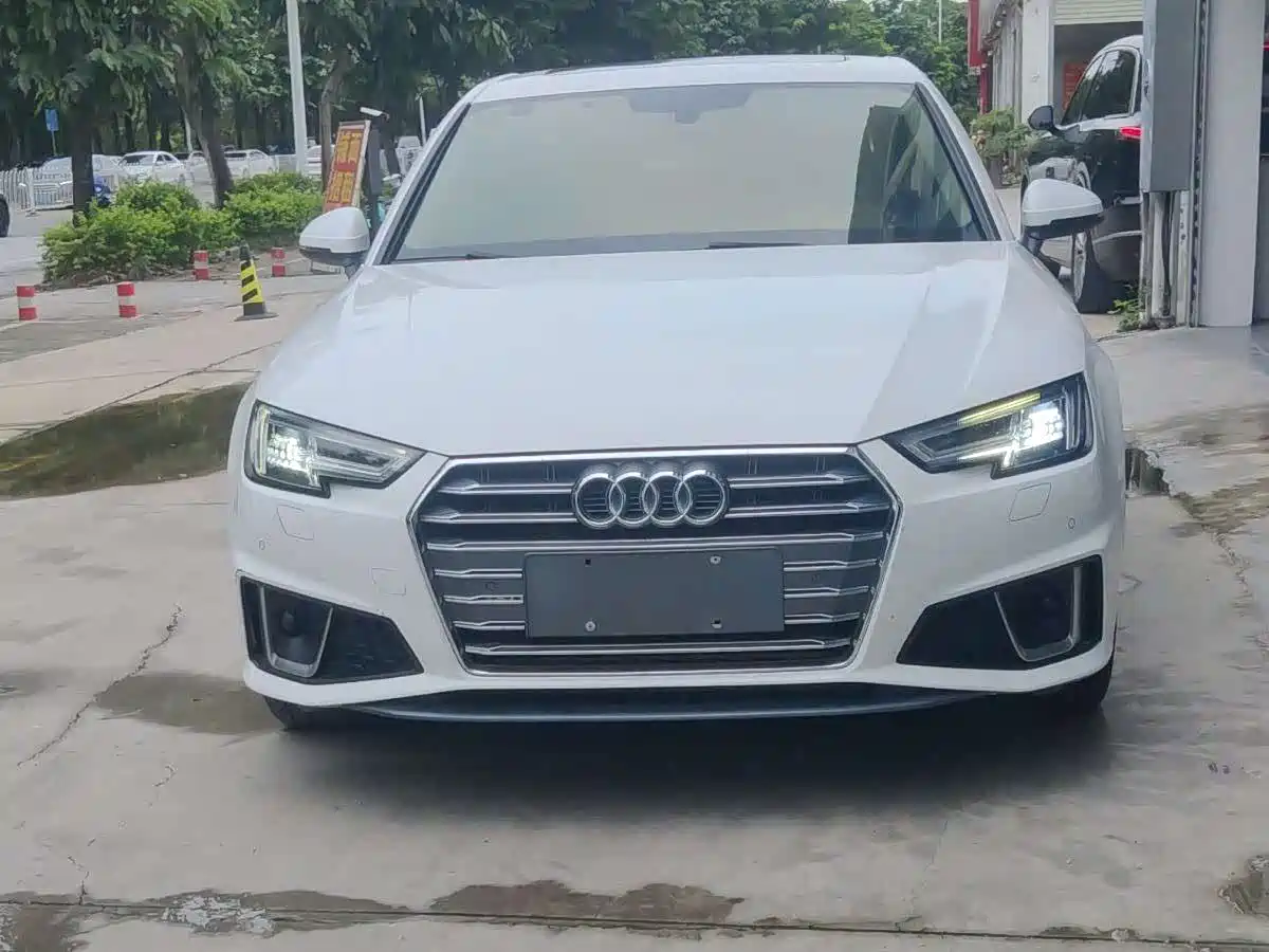 Фото 2 - Audi A4L