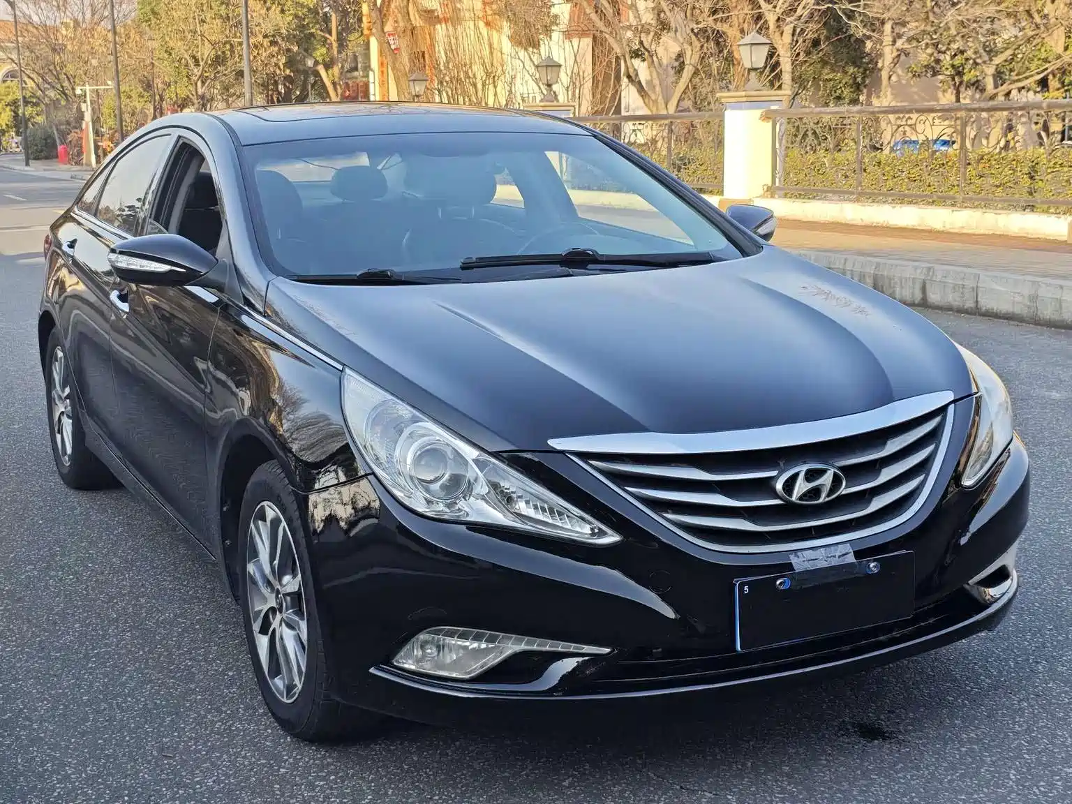 Photo 3 - Hyundai Sonata