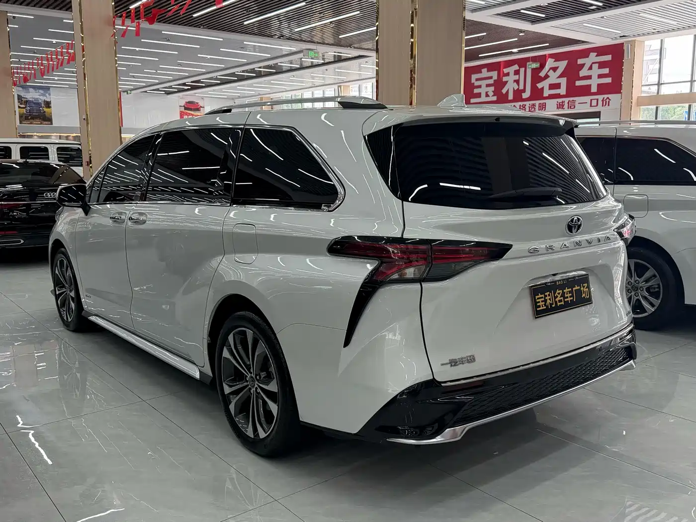 Toyota Granvia 2025 2024 2.5L Hybrid Supreme ULTRA
