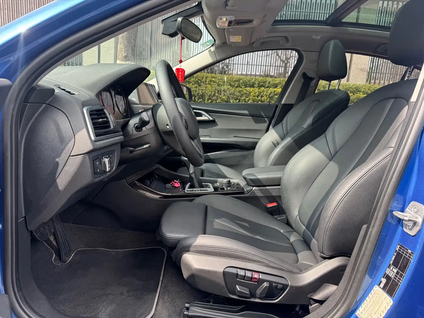 BMW 1 Series 2018 118i Sport Edition фото 4