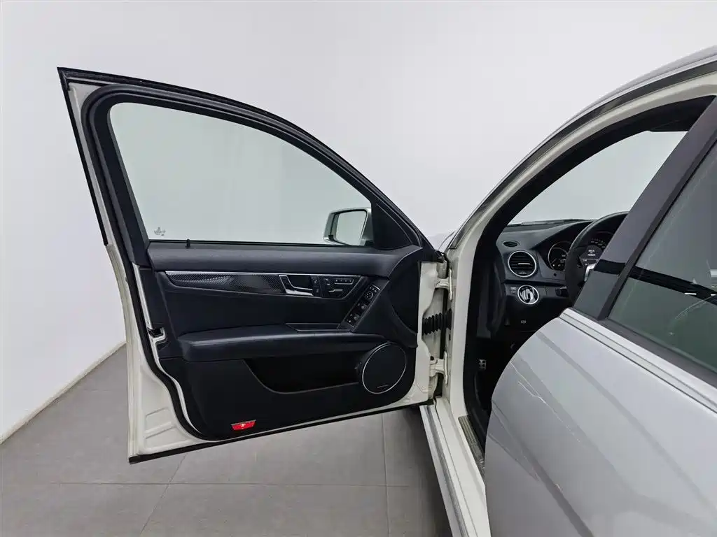 Mercedes-Benz C-Class AMG 2009 AMG C 63 Dynamic фото 8
