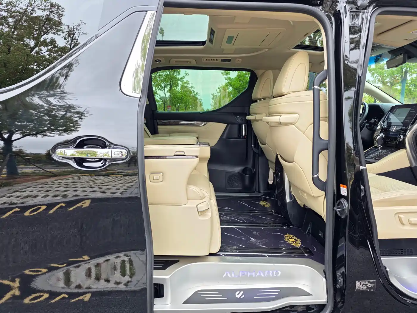 Toyota Alphard 2021 Hybrid 2.5L Premium фото 15