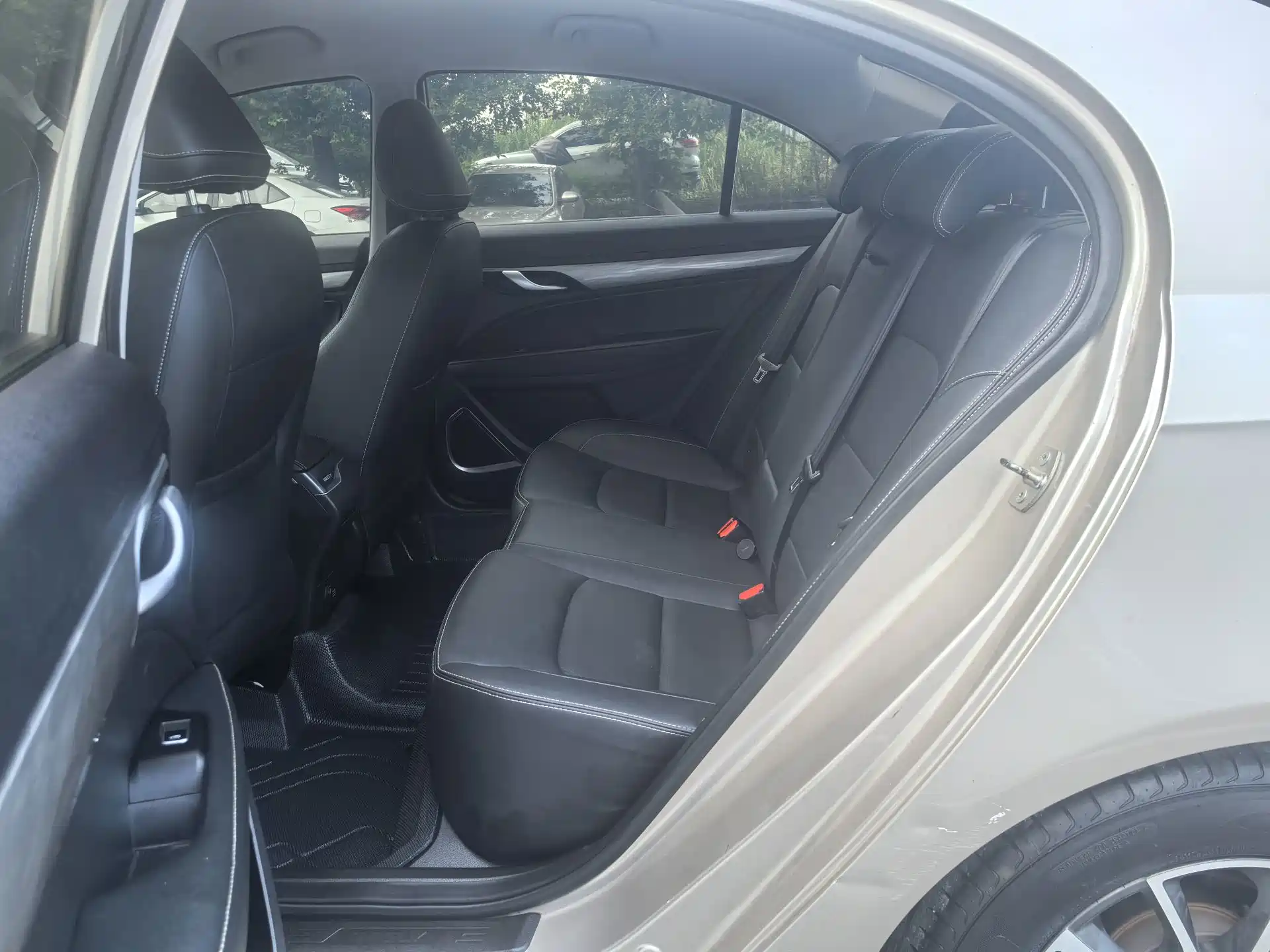 Фото 7 - Geely Emgrand