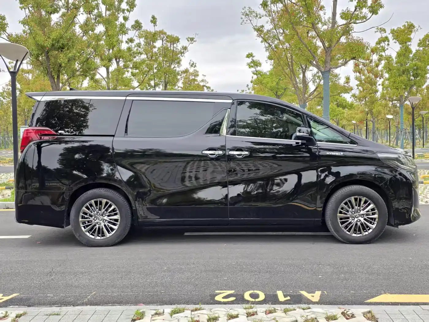 Toyota Alphard 2021 Hybrid 2.5L Premium фото 21