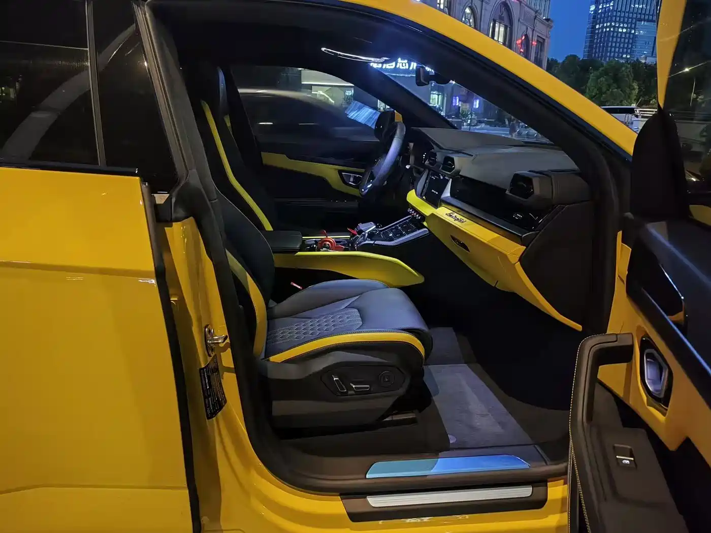 Lamborghini Urus SE 2026 2025 4.0T Standard Edition
