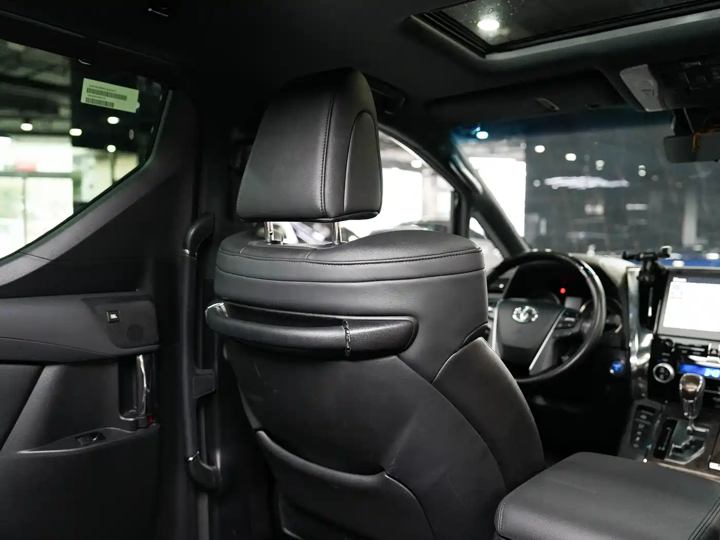 Toyota Alphard 2021 Hybrid 2.5L Ultimate фото 34