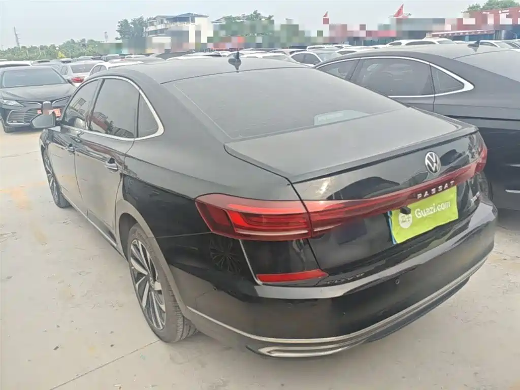 Volkswagen Passat 2022 330TSI Luxury Edition фото 5