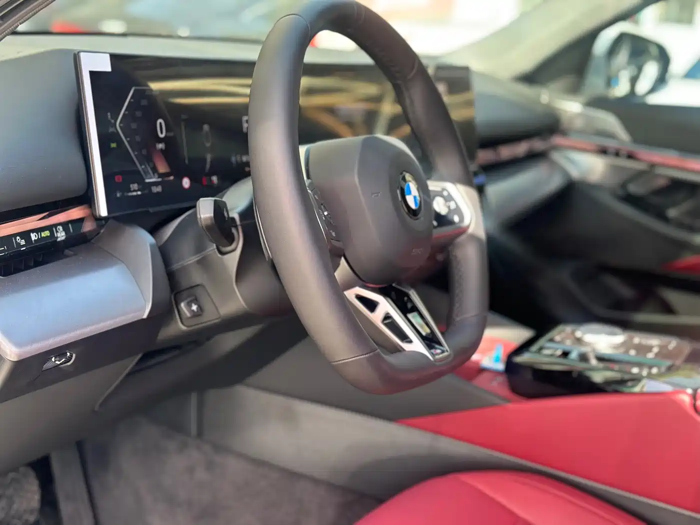 BMW 5 Series 2025 530Li Leading M Sport Package фото 13
