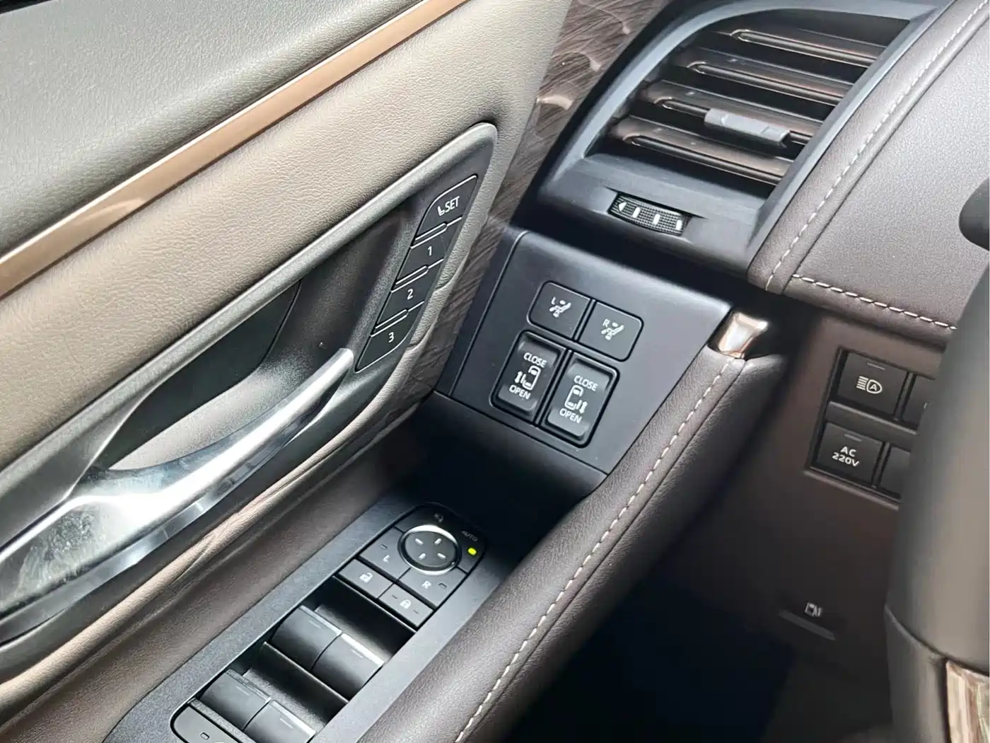 Toyota Alphard 2024 Hybrid 2.5L Ultimate Enjoyment Edition фото 12