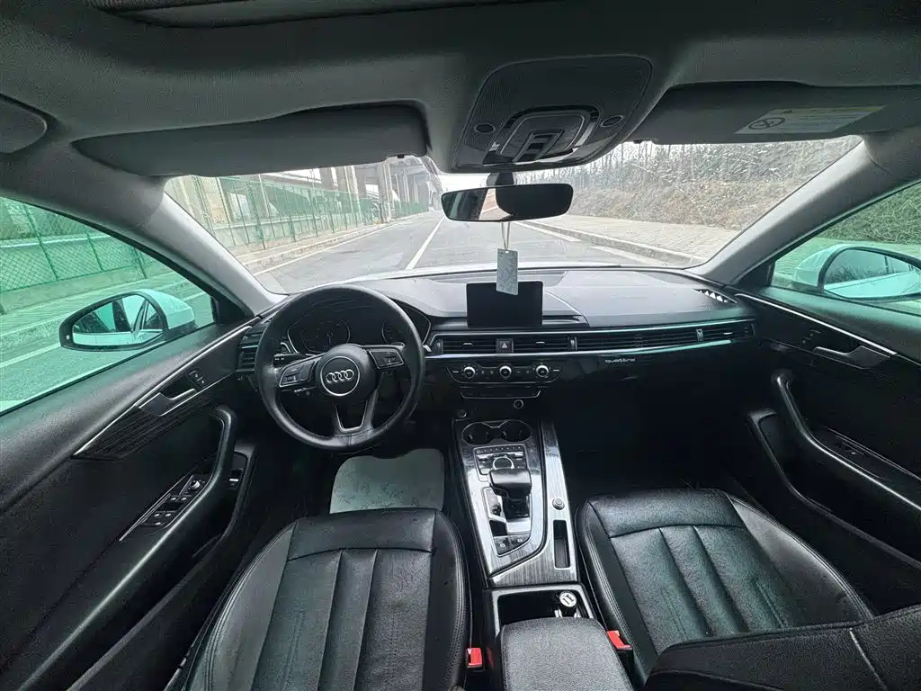 Фото 8 - Audi A4L