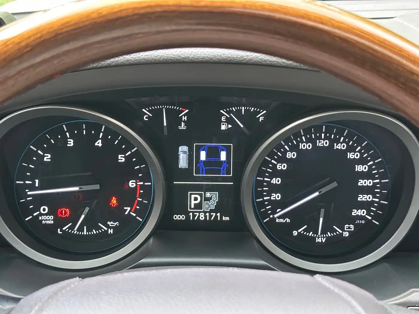Toyota Land Cruiser 2012 4.6L Automatic VX-R фото 17