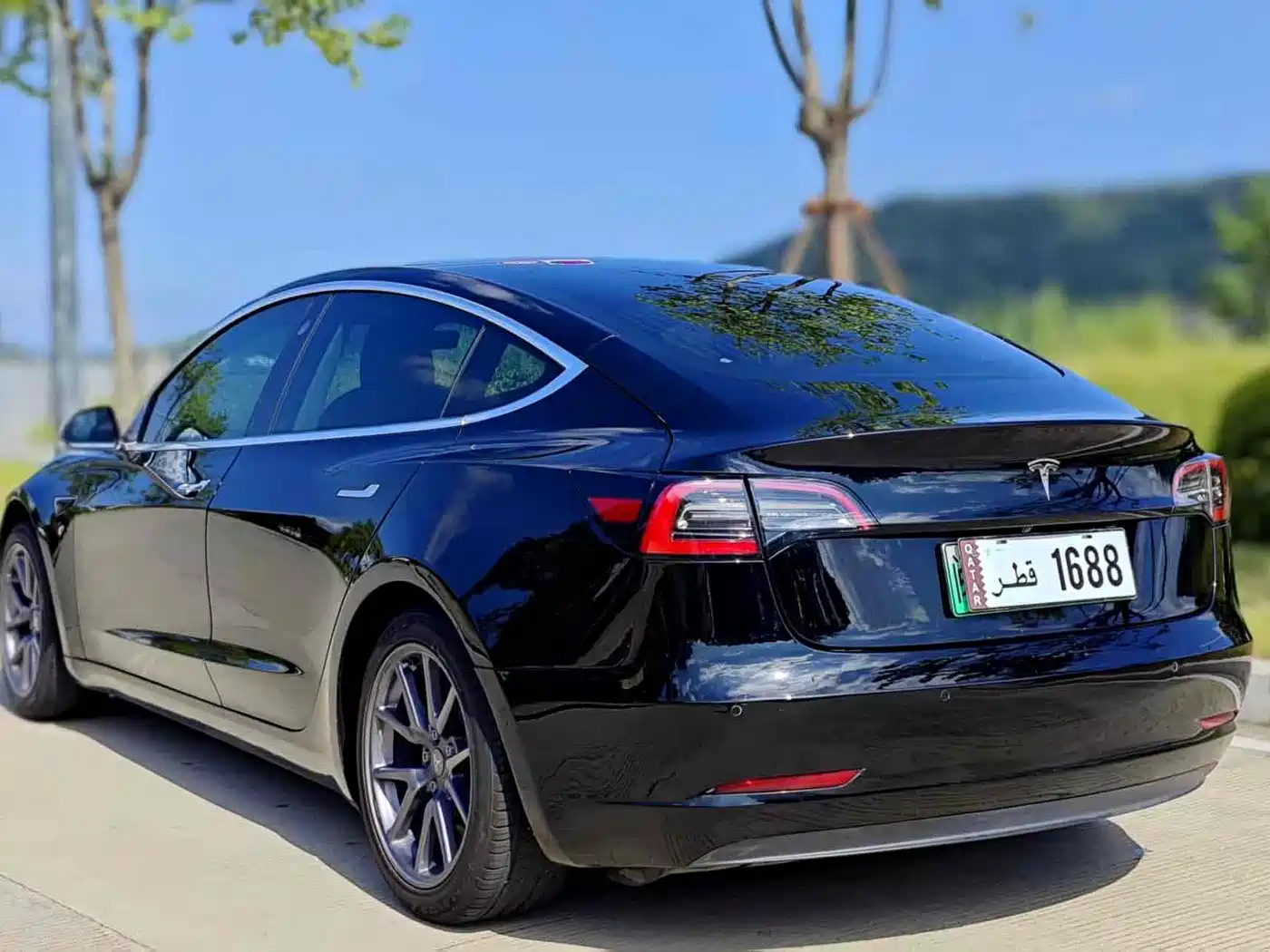 TESLA MODEL 3