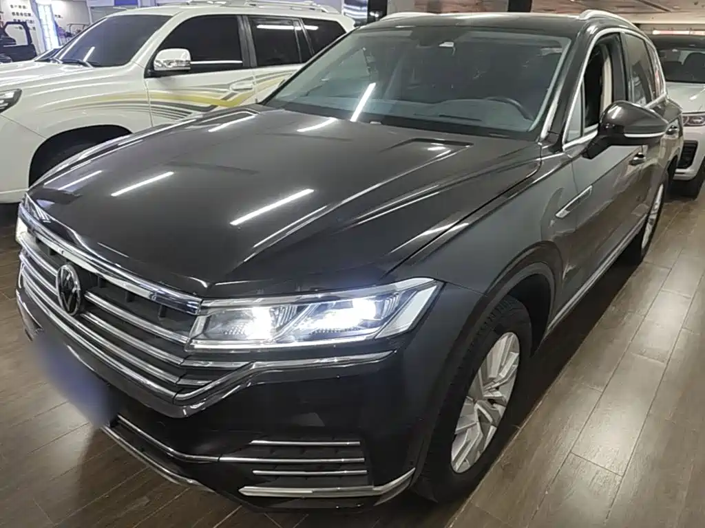Фото 2 - Volkswagen Touareg