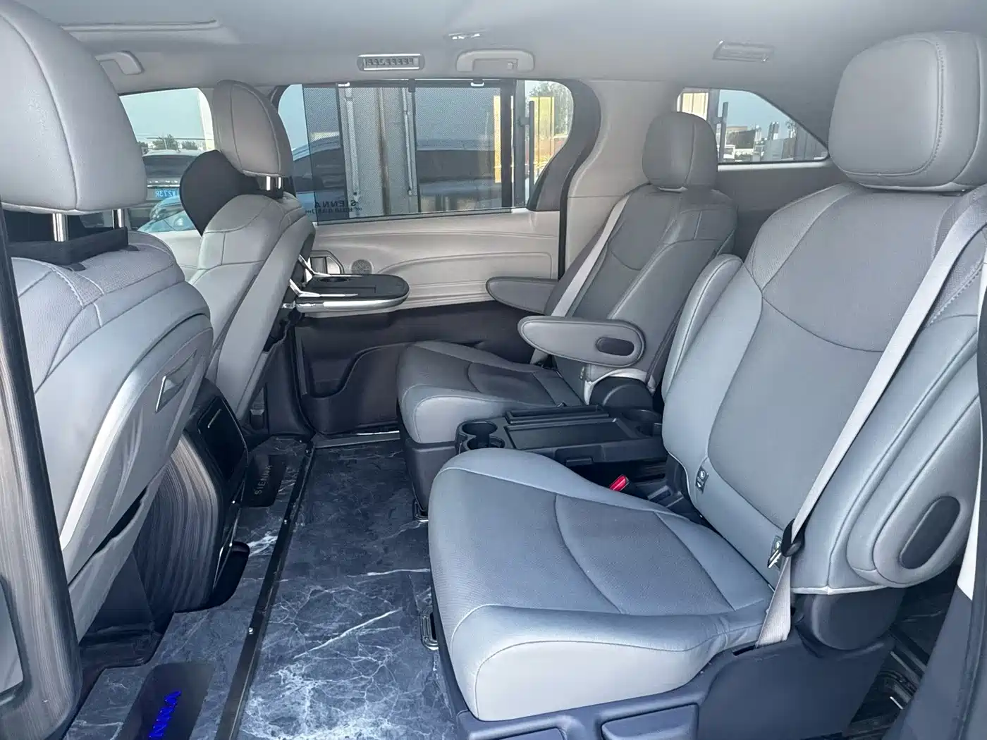 Фото 5 - Toyota Sienna