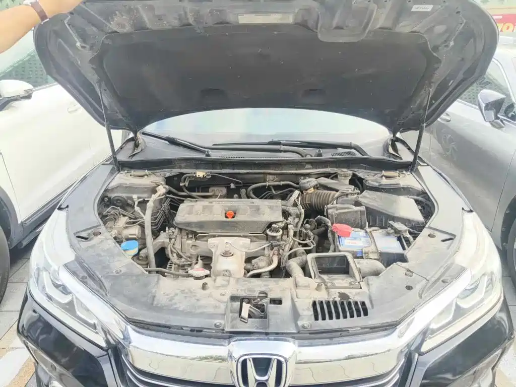 Фото 3 - Honda Accord