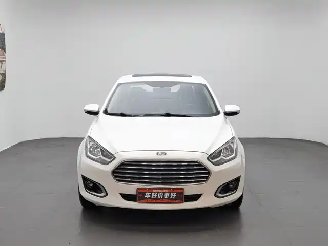 Ford Escort 2015 1.5L Automatic Fashion — фото 3