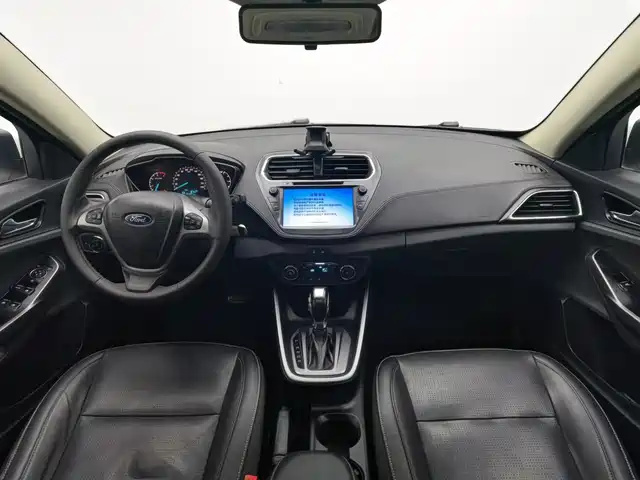 Ford Escort 2015 1.5L Automatic Fashion — фото 5