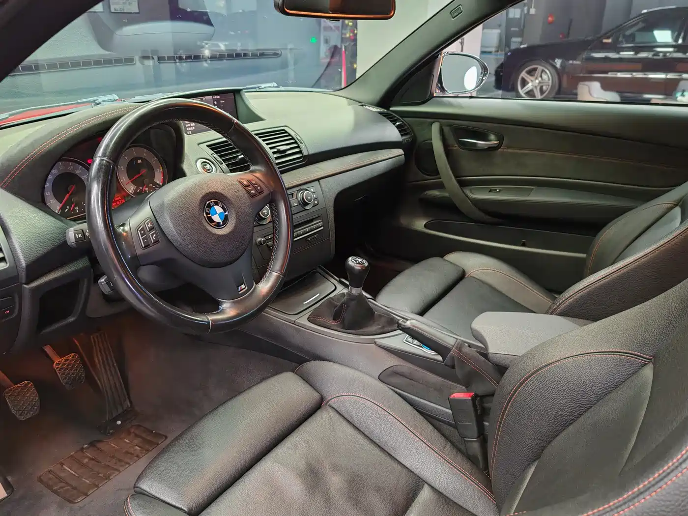 BMW 1 Series M 2011 1M Coupe фото 9